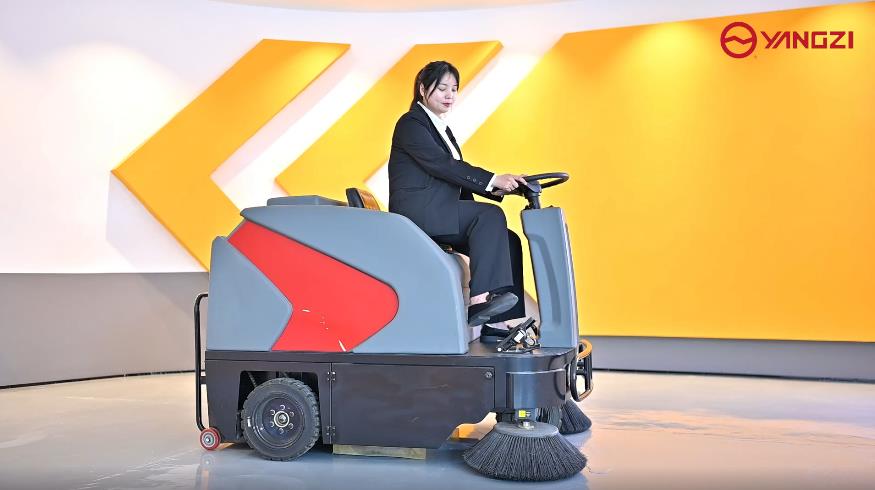 電動掃地車合適什么季節(jié)使用